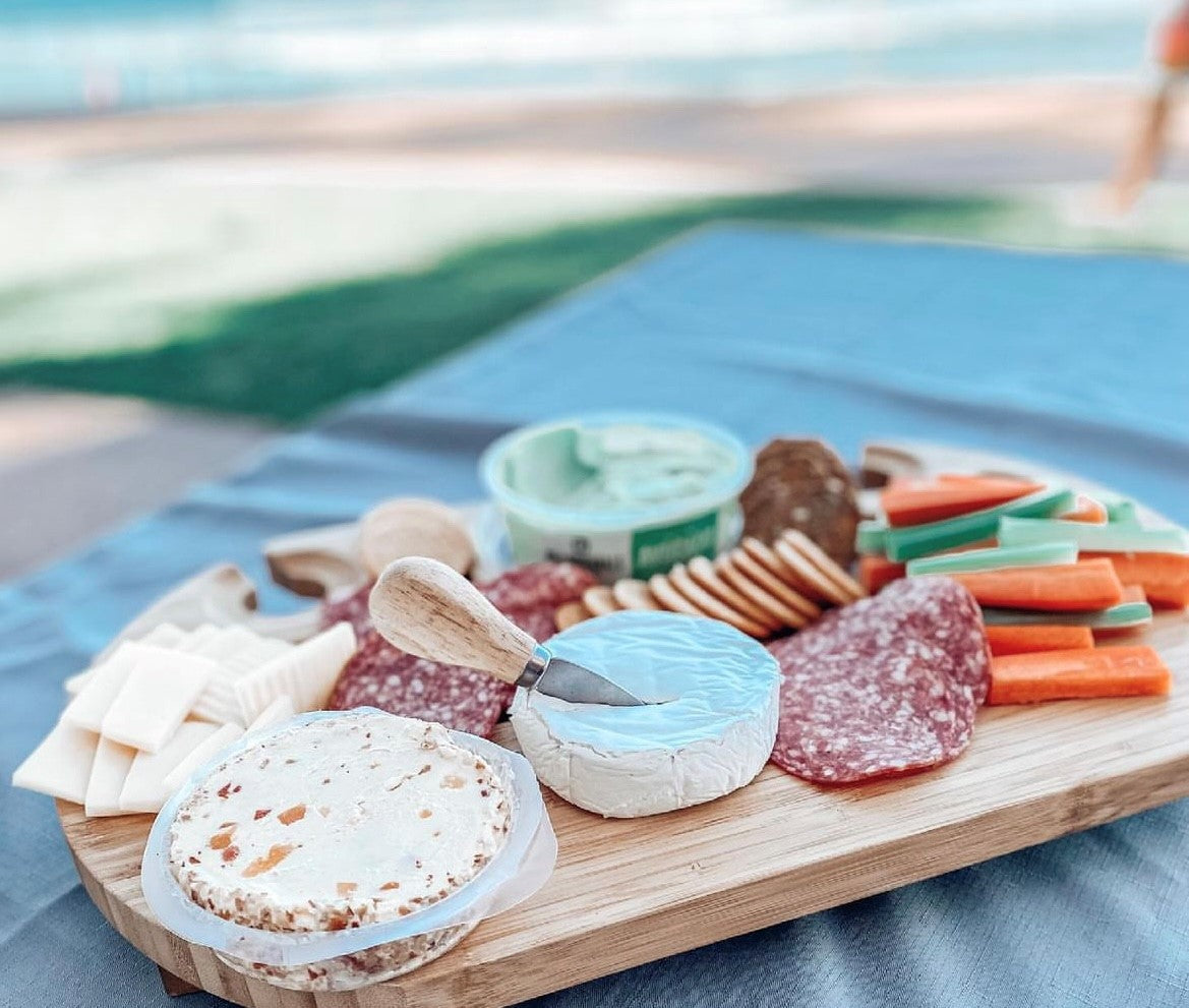 Wine and cheese picnic table - Pippah
